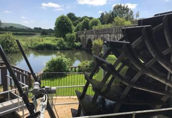 Old Mill Hotel & Lodge allows 18 year olds to book a room