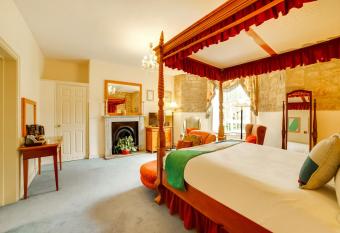 OYO Bailbrook Lodge, Bath allows 18 year olds to book a room
