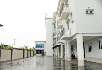 1401 Luxury Apartment has Balcony rooms