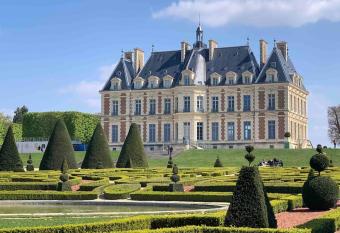 Location Studio meubl   Sceaux (proche Lakanal) has Balcony rooms