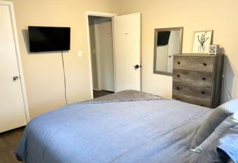 Queen Suite - Hot Tub - Wifi Room 2 has Balcony rooms