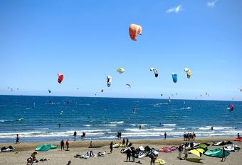 El Medano Surf Playa y Relax By Deihu Experiencias allows 18 year olds to book a room