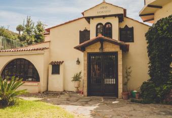 estudio Wabi-Sabi has Balcony rooms