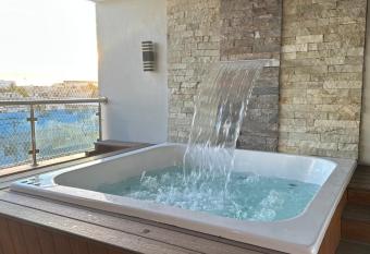 Rooftop Paradise has Balcony rooms