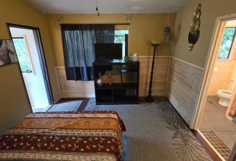 Banana Hut Haiku has Balcony rooms