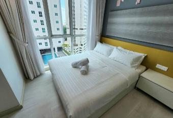 Modern Suite in Penang Island has Balcony rooms