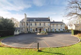 Leigh Park Country House Hotel & Vineyard, BW Signature Collection allows 18 year olds to book a room