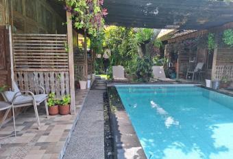 Oma Joglo Jimbaran allows 18 year olds to book a room