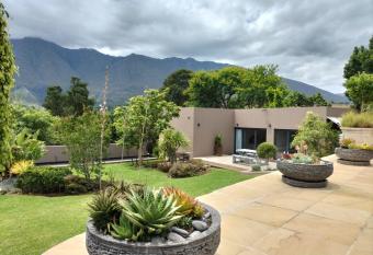 Scenic Peaks, Swellendam has rooms with a private hot tub