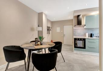 24-7 Living - Unna EG Central City Apartment allows 18 year olds to book a room