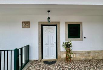 A Casa Dos Av  s allows 18 year olds to book a room