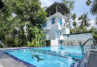 Nomads Colive - Jungle Garden Lodge has Balcony rooms