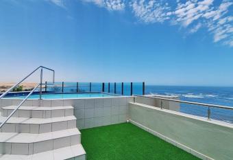 Camere da Letto- Hotel-On-The Beach Self Catering has Balcony rooms