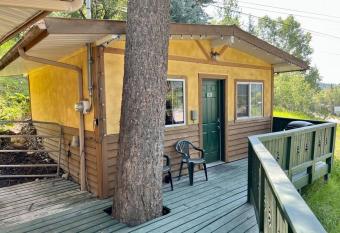 Alpenrose , hottub, Big Deck, Mountain Views has Balcony rooms