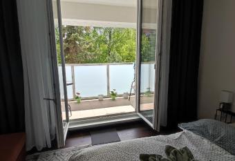 Apartm  n M&K WEST allows 18 year olds to book a room