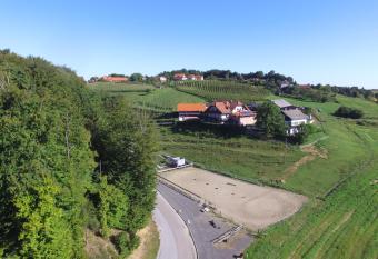 Guesthouse Kau  i   has Balcony rooms