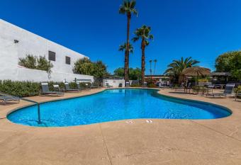 Blue Abode - Old Town Scottsdale - Pool &bbq Grill has rooms with a private hot tub