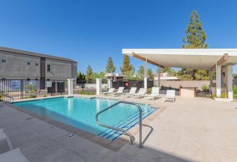 Scottsdale - 225 N Pleasant Drive Unit 2 has rooms with a private hot tub