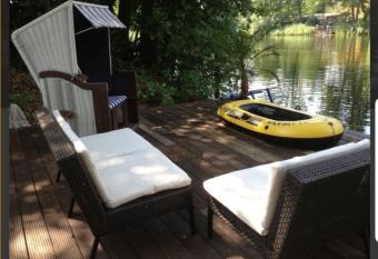 Haus am See in K  nigs Wusterhausen has Balcony rooms