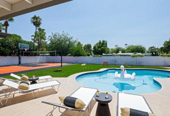 Scottsdale - 5839 E Voltaire Ave has rooms with a private hot tub