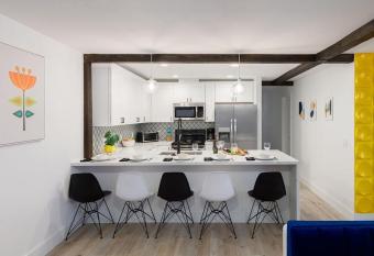 Scottsdale - 7834 E Glenrosa Ave Unit 2 has rooms with a private hot tub