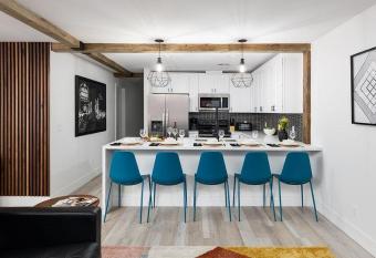 Scottsdale - 7834 E Glenrosa Ave Unit 1 has rooms with a private hot tub