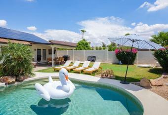 Scottsdale - 6839 E Kelton Lane has rooms with a private hot tub