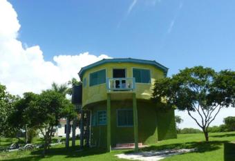 Waikiki Guest House has Balcony rooms