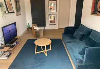 MAGNIFIQUE duplex pour 6 personnes aux portes de Paris has Balcony rooms