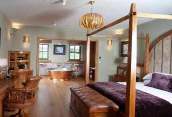 Black Horse Beamish has Balcony rooms