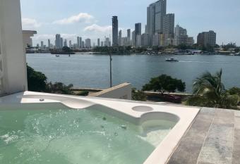 Hotel Dorado Plaza Calle del Arsenal allows 18 year olds to book a room