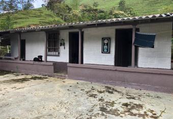 Vereda Playa Rica. Sector La Alegr  a. Finca La Reina. allows 18 year olds to book a room