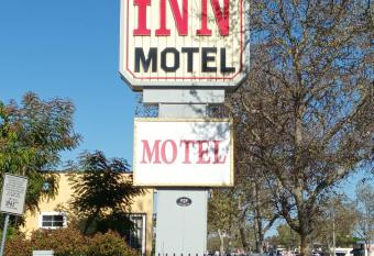 Pomona Inn allows 18 year olds to book a room