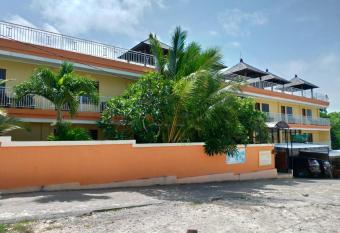 Balangan Paradise Hostel and Restaurant has Balcony rooms