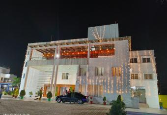 MOMENTS RESORT has Balcony rooms