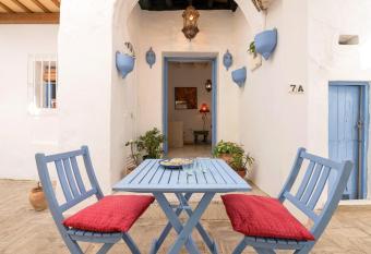 La Azucena - Adults Only allows 18 year olds to book a room
