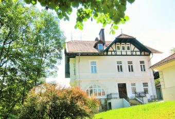 Appartement Ambiente has Balcony rooms