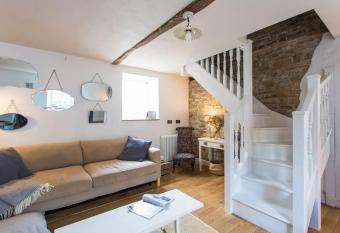 Quay Cottage Llandeilo has Balcony rooms