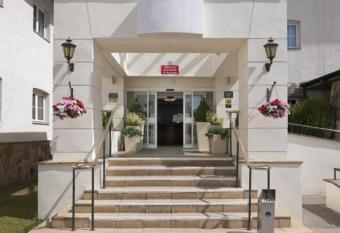 Airport Inn & Spa Manchester allows 18 year olds to book a room