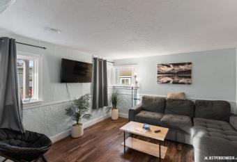 Borealis Barnhouse - Slumber 7 allows 18 year olds to book a room