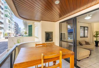 Apto c churrasqueira, 50m da praia Itapema EPO001 has Balcony rooms