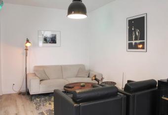 Quiet island with private garden has Balcony rooms