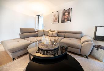 NEW Sch  ne Eigentumswohnung im Zentrum von Deggendorf allows 18 year olds to book a room