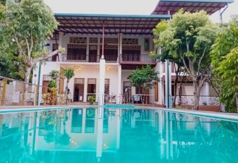 Jayaa Villas Bolgoda - Full Villa has Balcony rooms