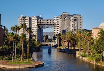 Cape Town Luxury Stays Knightsbridge Luxury Apartment Century City has rooms with a private hot tub