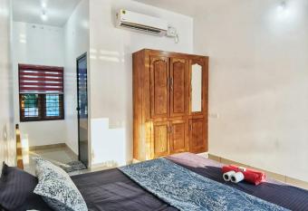 TROPICAL STORIES has Balcony rooms