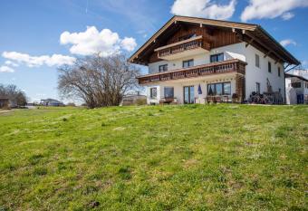 Fuchsbau Ferienwohnung am Chiemsee has Balcony rooms