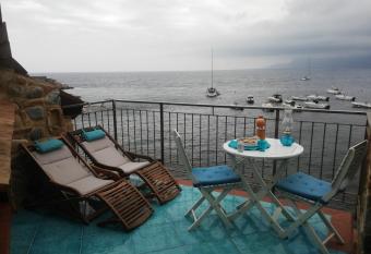 Casa il Soffio di Eolo has Balcony rooms