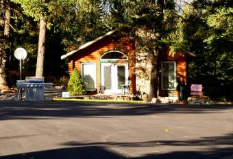 Riverfront Motel & Cabins has Balcony rooms