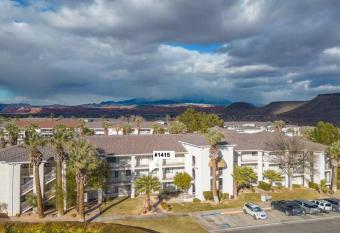 Ultimate St. George Vacation Retreat! has rooms with a private hot tub